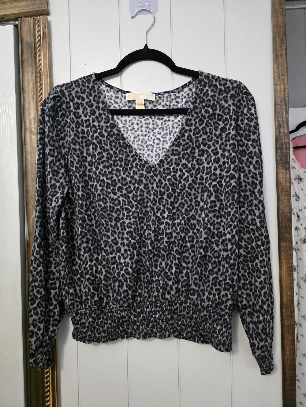 MICHAEL Michael Kors Black and Gray Leopard Print V-Neck Long Sleeve Top